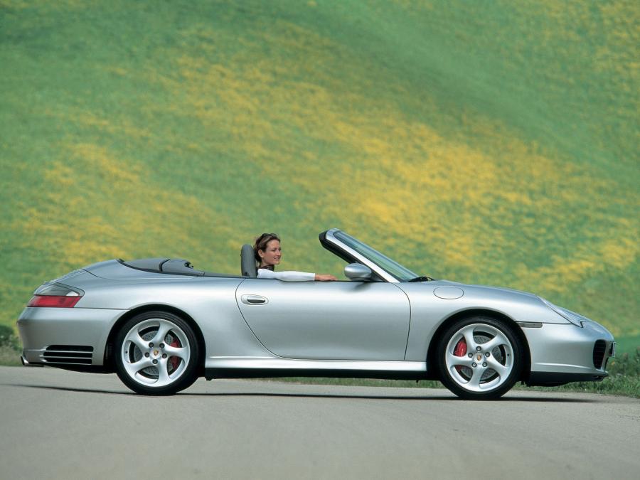  Porsche 911 Carrera 4S Cabriolet 2004 года  (фото 3 из 15)